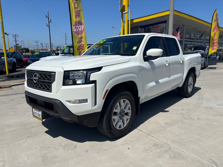 2022 Nissan Frontier SV's photo