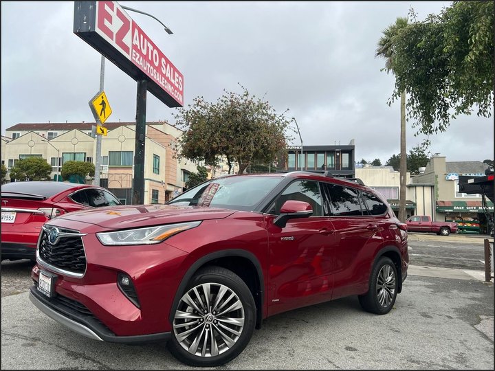 BURGUNDY, 2020 TOYOTA HIGHLANDER HYBRID Image 