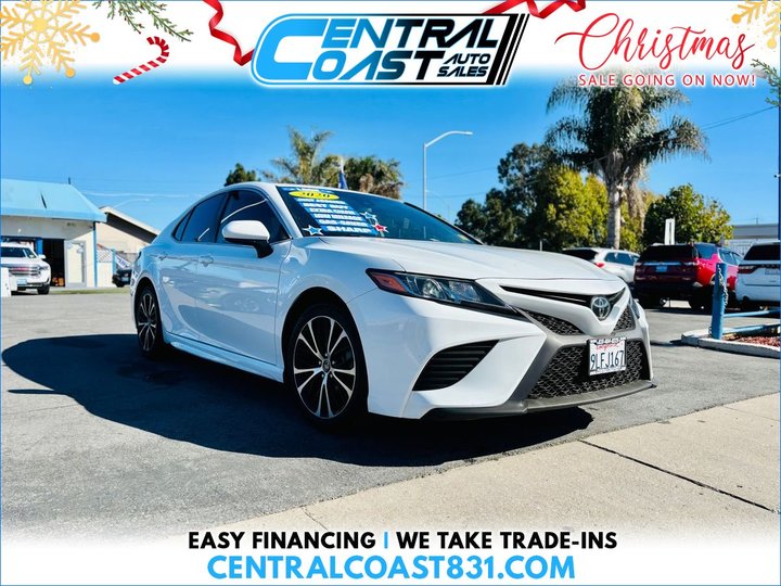 2020 Toyota Camry SE's photo