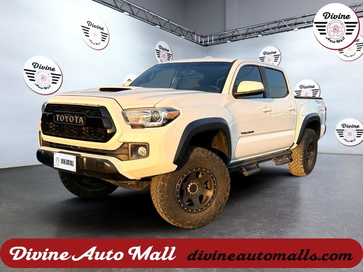 WHITE, 2017 TOYOTA TACOMA Image 
