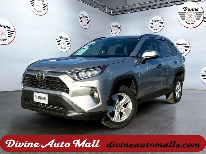 SILVER, 2019 TOYOTA RAV4 Image 