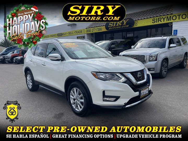 WHITE, 2018 NISSAN ROGUE Image 