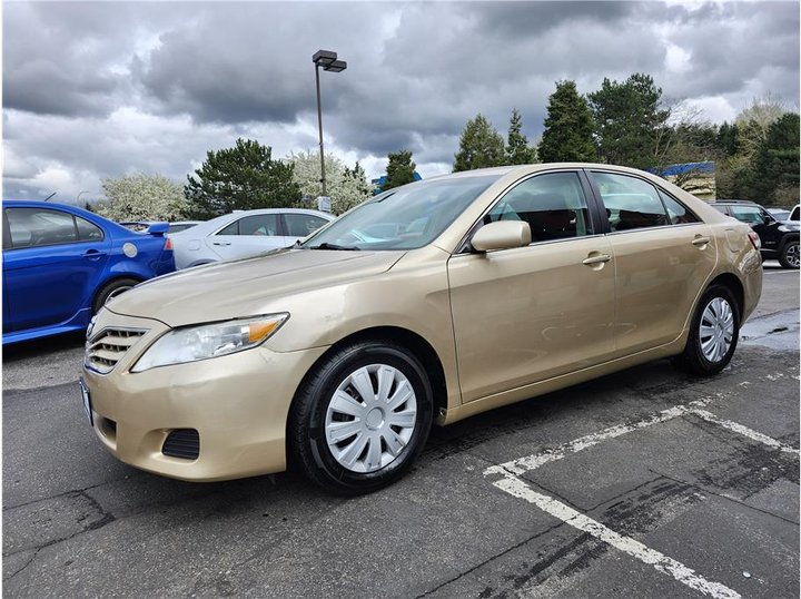 GOLD, 2010 TOYOTA CAMRY Image 