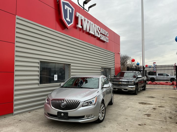 SILVER, 2015 BUICK LACROSSE Image 