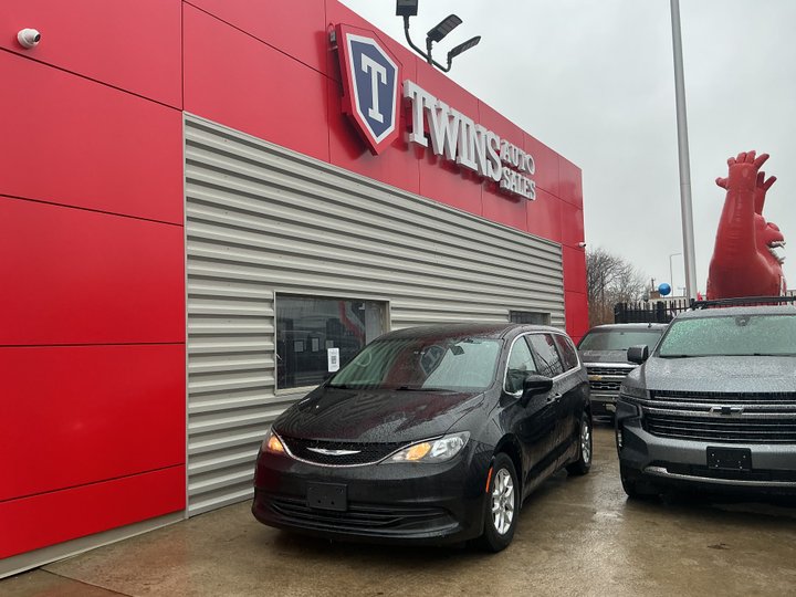 2017 CHRYSLER PACIFICA for sale in DETROIT