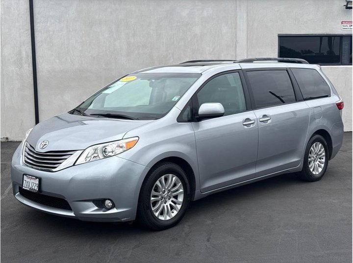 2017 TOYOTA SIENNA for sale in GARDEN GROVE