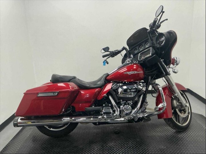 2018 HARLEY-DAVIDSON FLHX for sale in STOCKTON
