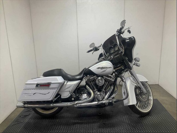 2008 HARLEY-DAVIDSON FLHX for sale in STOCKTON