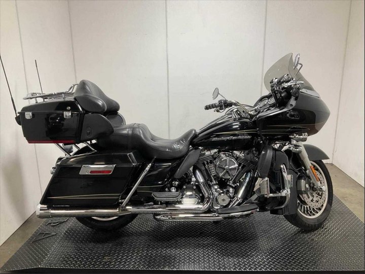 2011 HARLEY-DAVIDSON FLTRU for sale in STOCKTON
