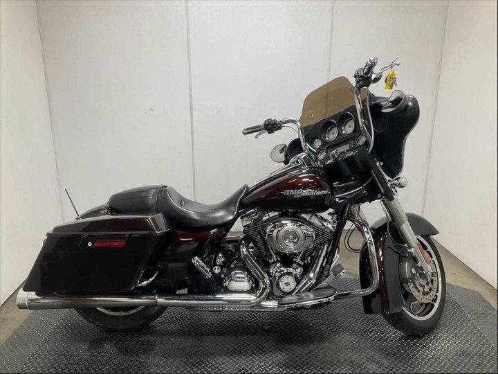 2011 HARLEY-DAVIDSON FLHX for sale in STOCKTON