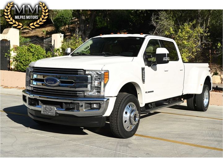 2017 Ford F-450 Super Duty Lariat's photo
