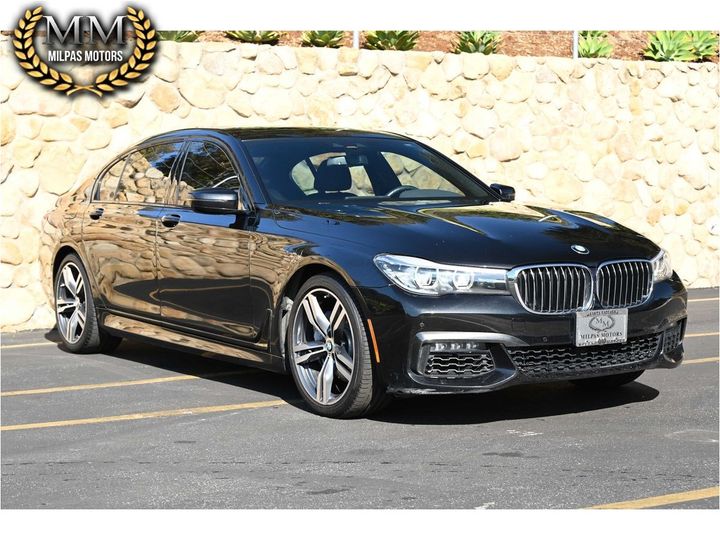 2019 BMW 7 Series 740i's photo