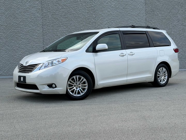 2015 TOYOTA SIENNA for sale in CALUMET CITY
