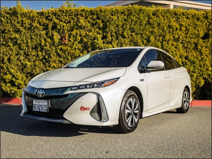 WHITE, 2018 TOYOTA PRIUS PRIME Image 