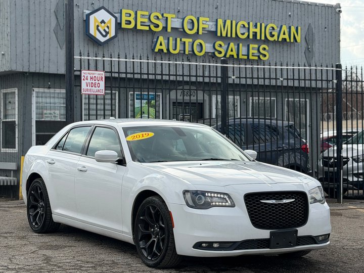 2019 CHRYSLER 300 for sale in DETROIT