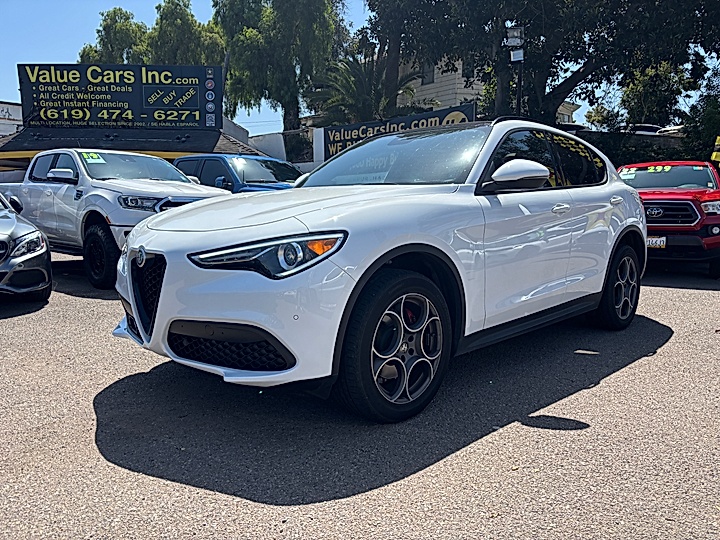 2022 Alfa Romeo Stelvio Base