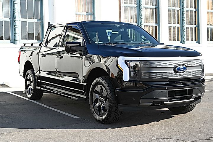 2022 Ford F-150 Lightning Lariat