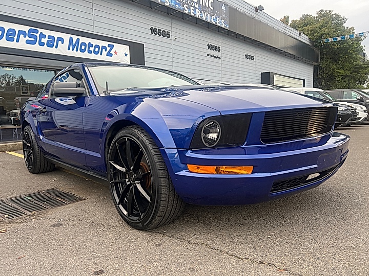 2005 Ford Mustang Deluxe