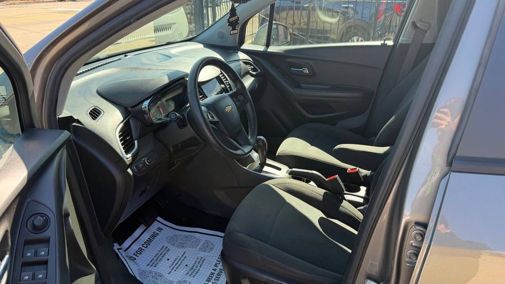 2022 Chevrolet Trax LS - Photo 13