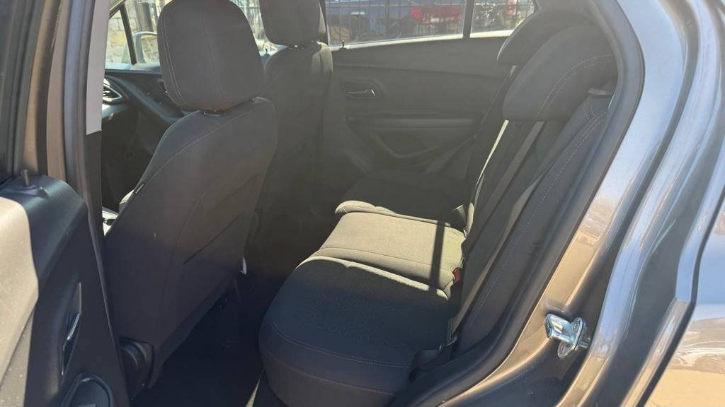 2022 Chevrolet Trax LS - Photo 12