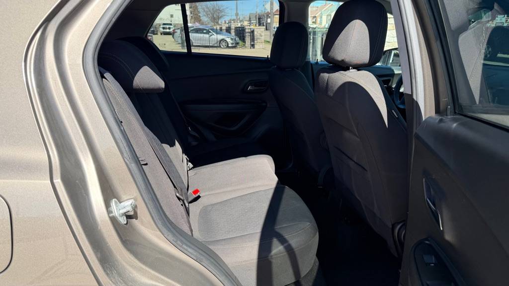 2022 Chevrolet Trax LS - Photo 10
