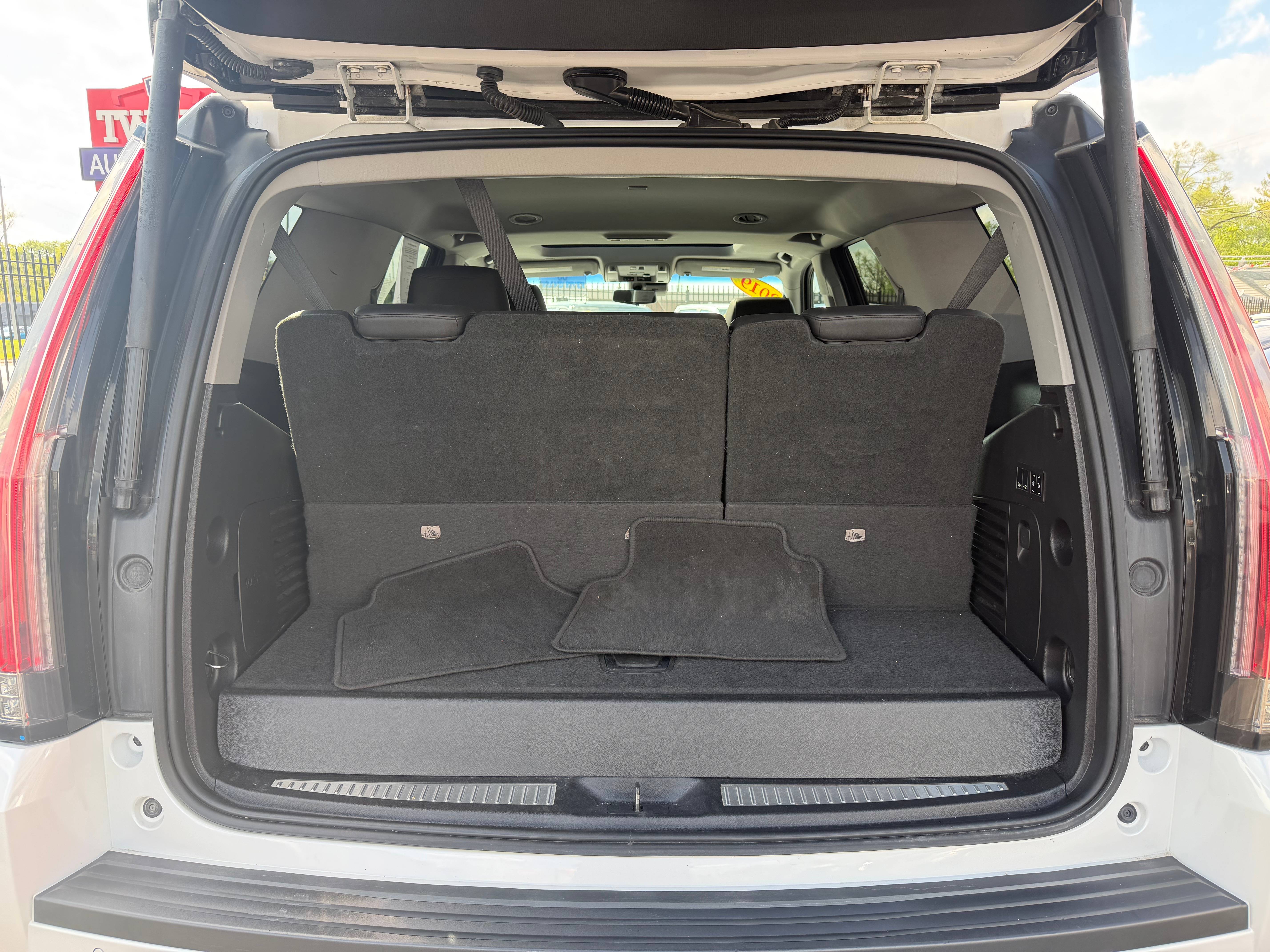 2019 Cadillac Escalade Luxury - Photo 9