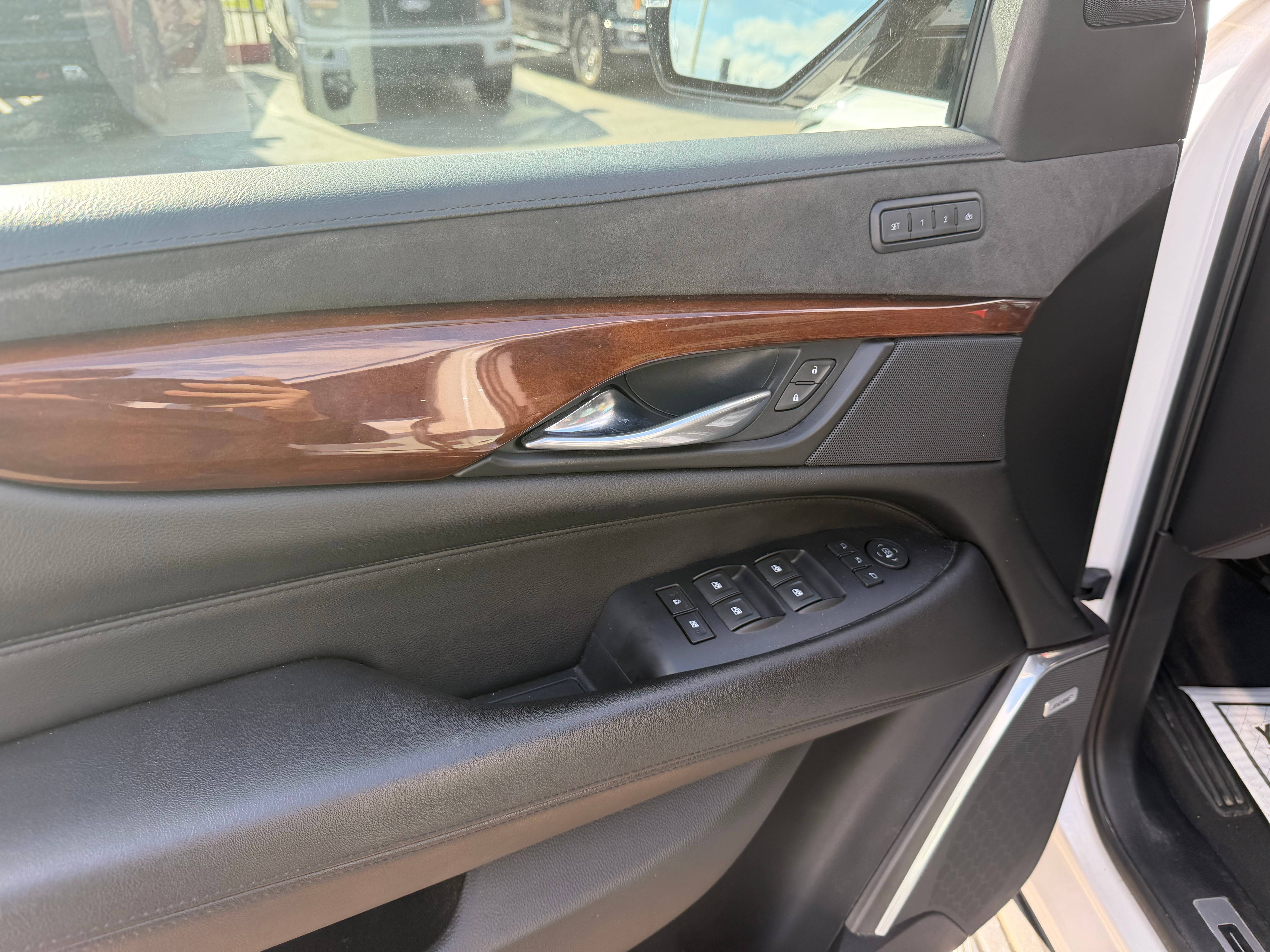 2019 Cadillac Escalade Luxury - Photo 10