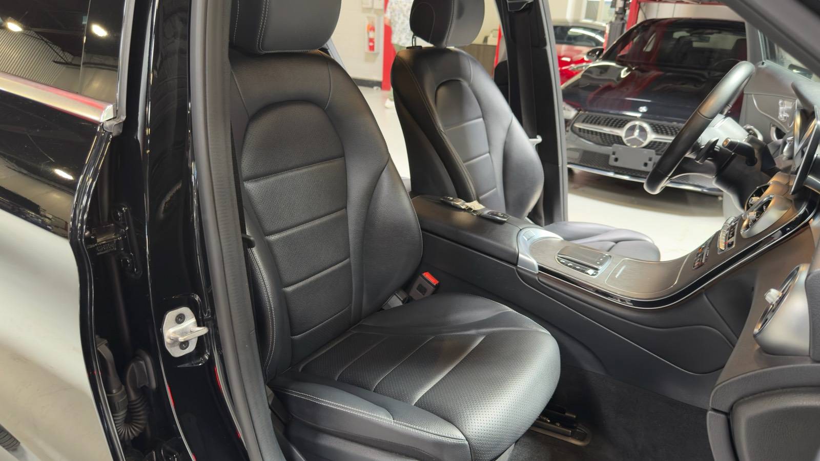 2022 Mercedes-Benz GLC GLC300 - Photo 17