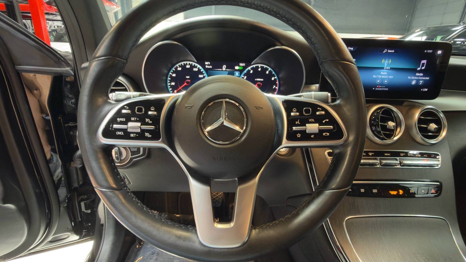 2022 Mercedes-Benz GLC GLC300 - Photo 19