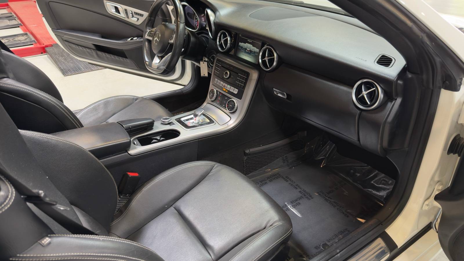 2017 Mercedes-Benz SLC Roadster SLC300 - Photo 28