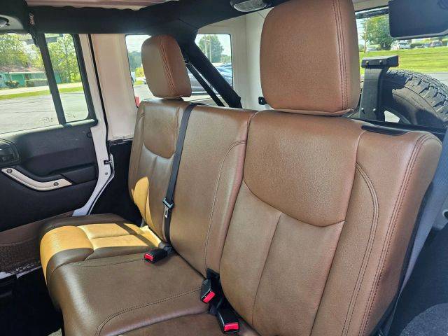 2014 Jeep Wrangler Unlimited Sahara - Photo 11