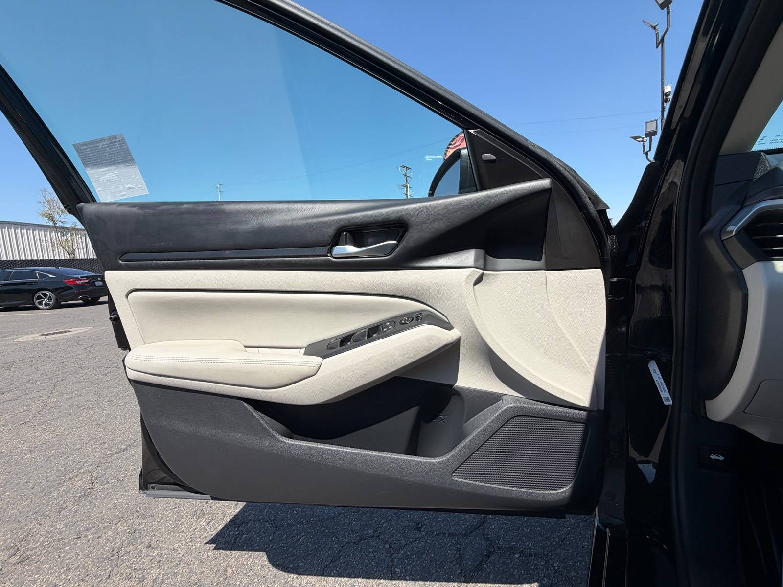 2025 Nissan Altima SV - Photo 17