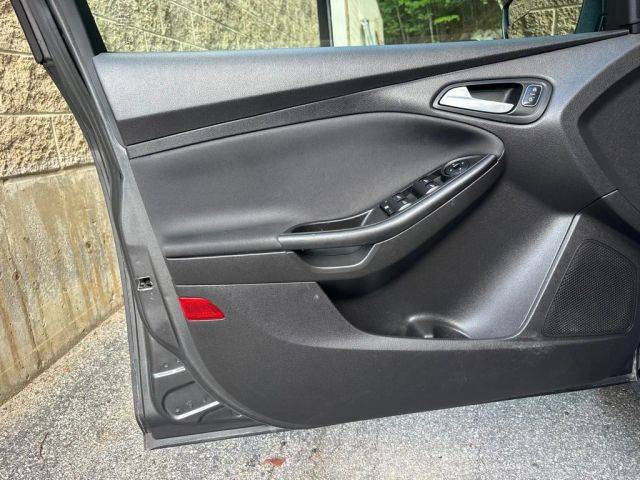 2018 Ford Focus SE - Photo 29