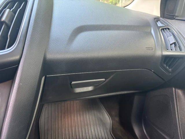 2018 Ford Focus SE - Photo 25
